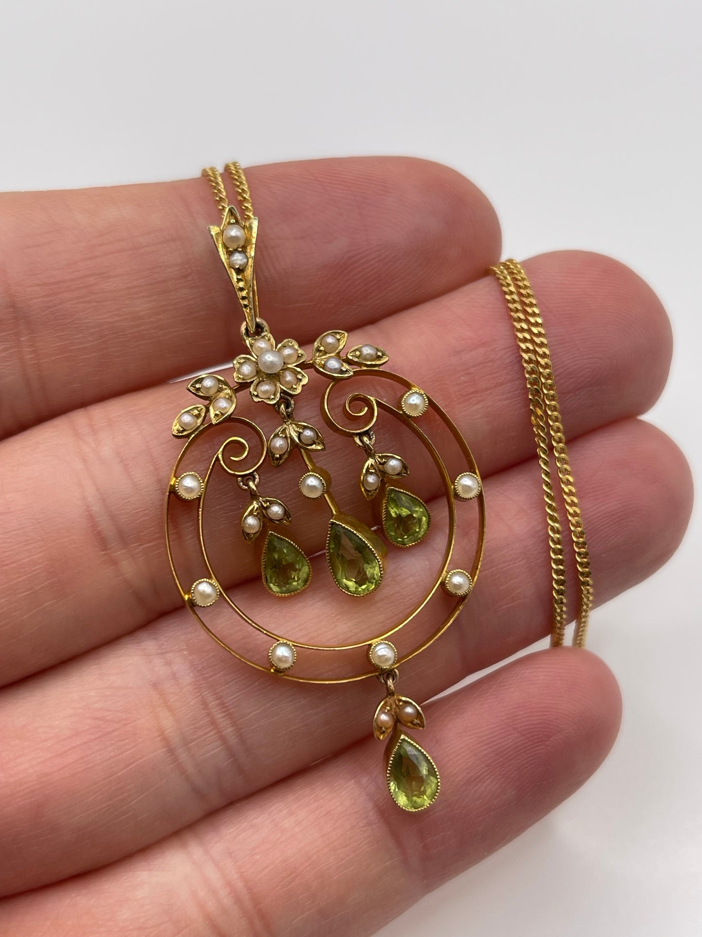 Antique 15ct gold peridot and pearl necklace