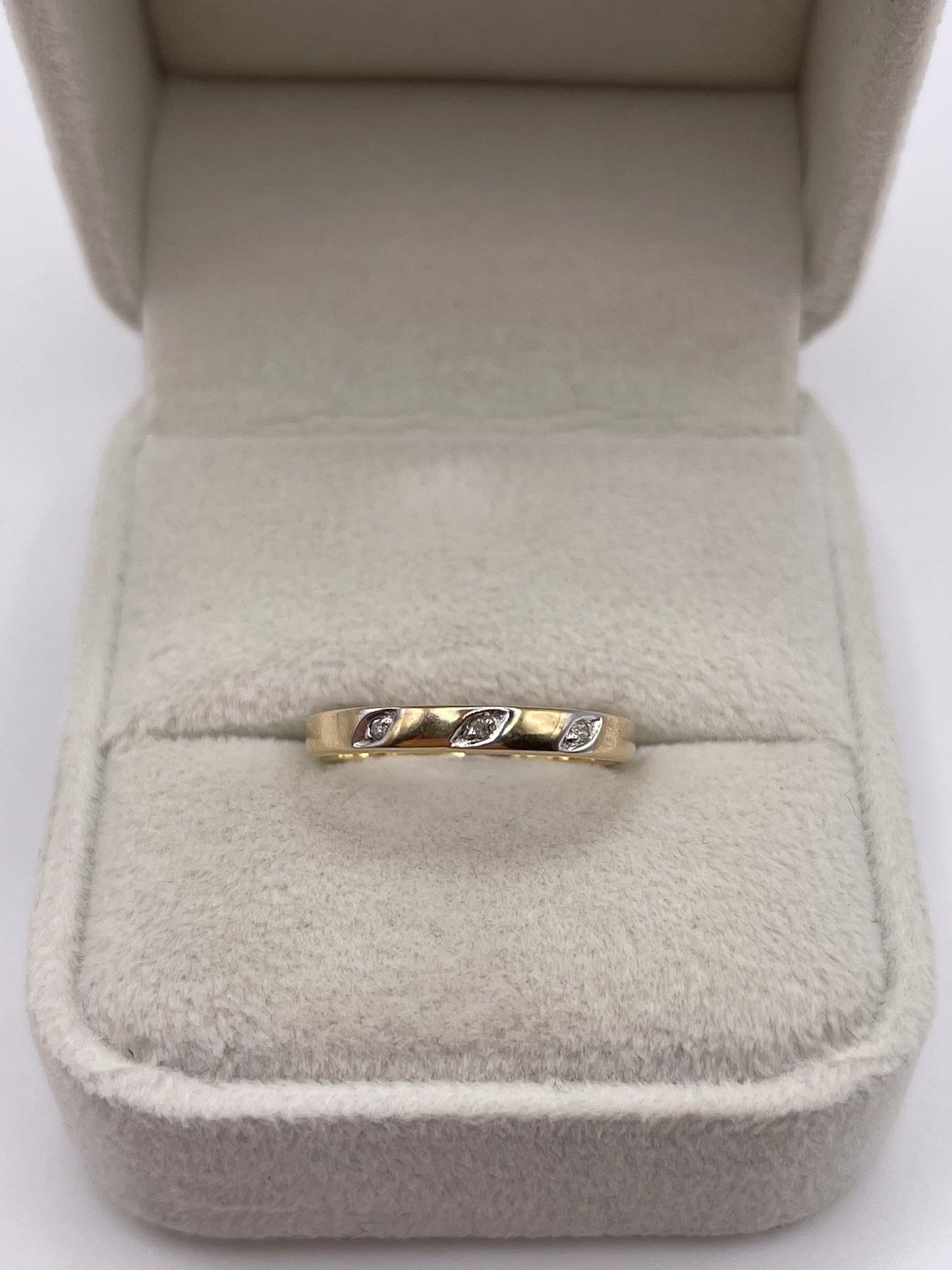 9ct gold diamond ring