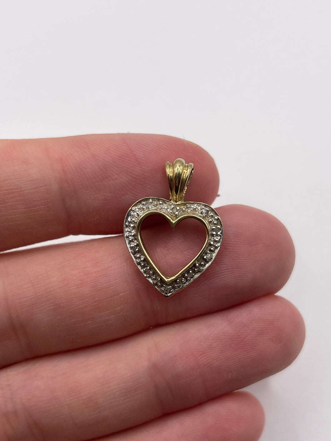 9ct gold diamond heart pendant