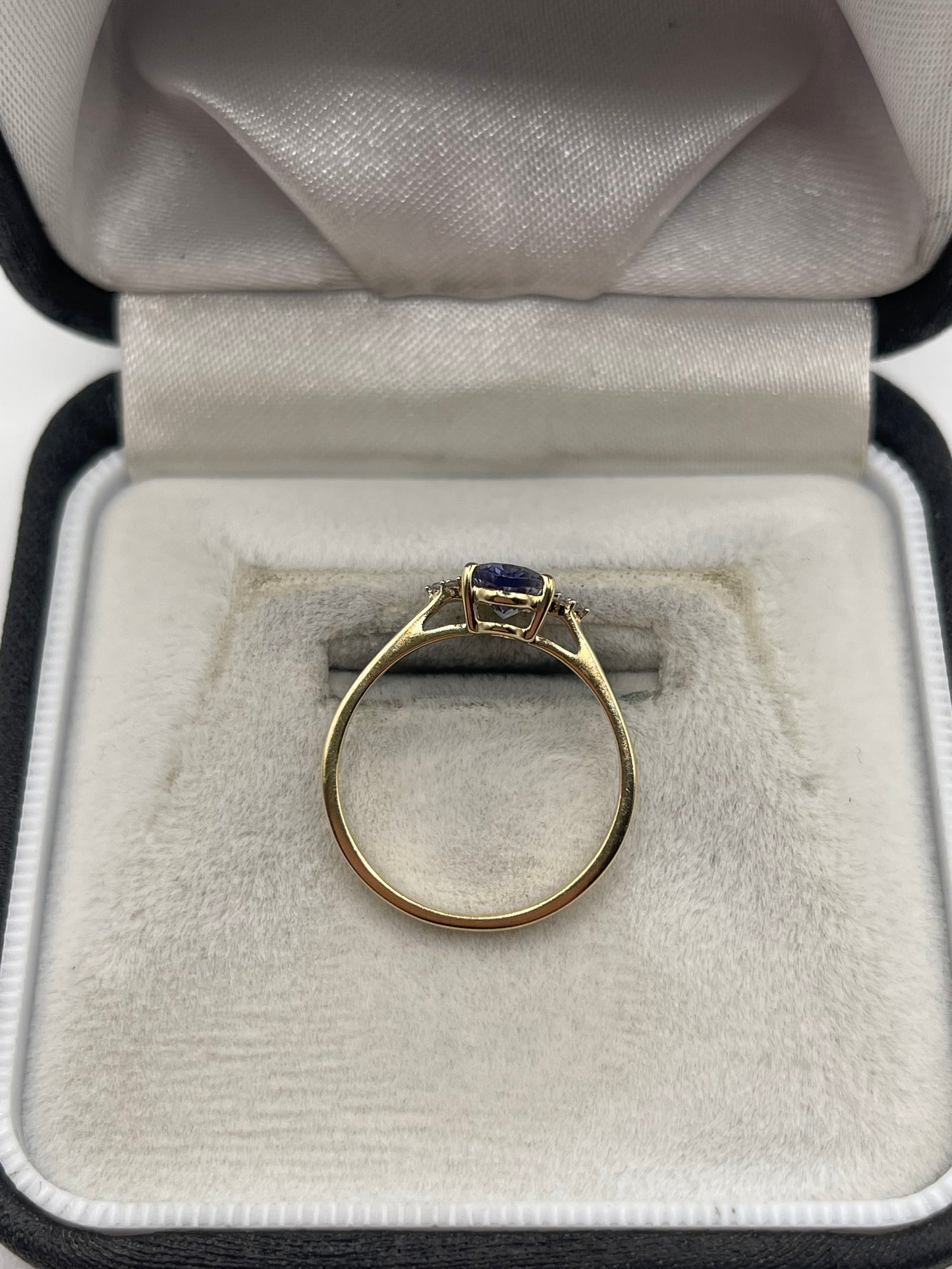 9ct gold tanzanite and diamond ring