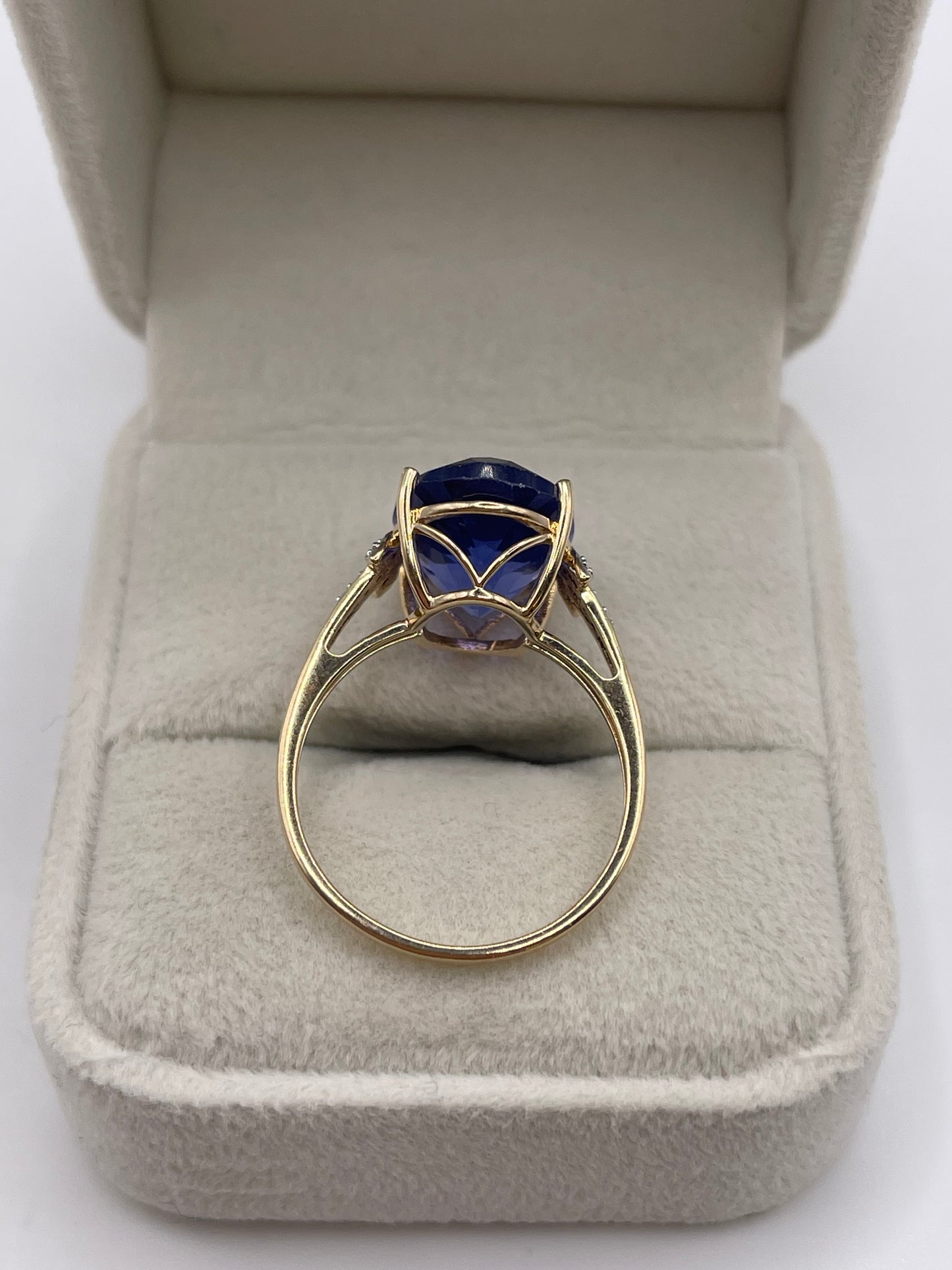 9ct gold fluorite and diamond ring