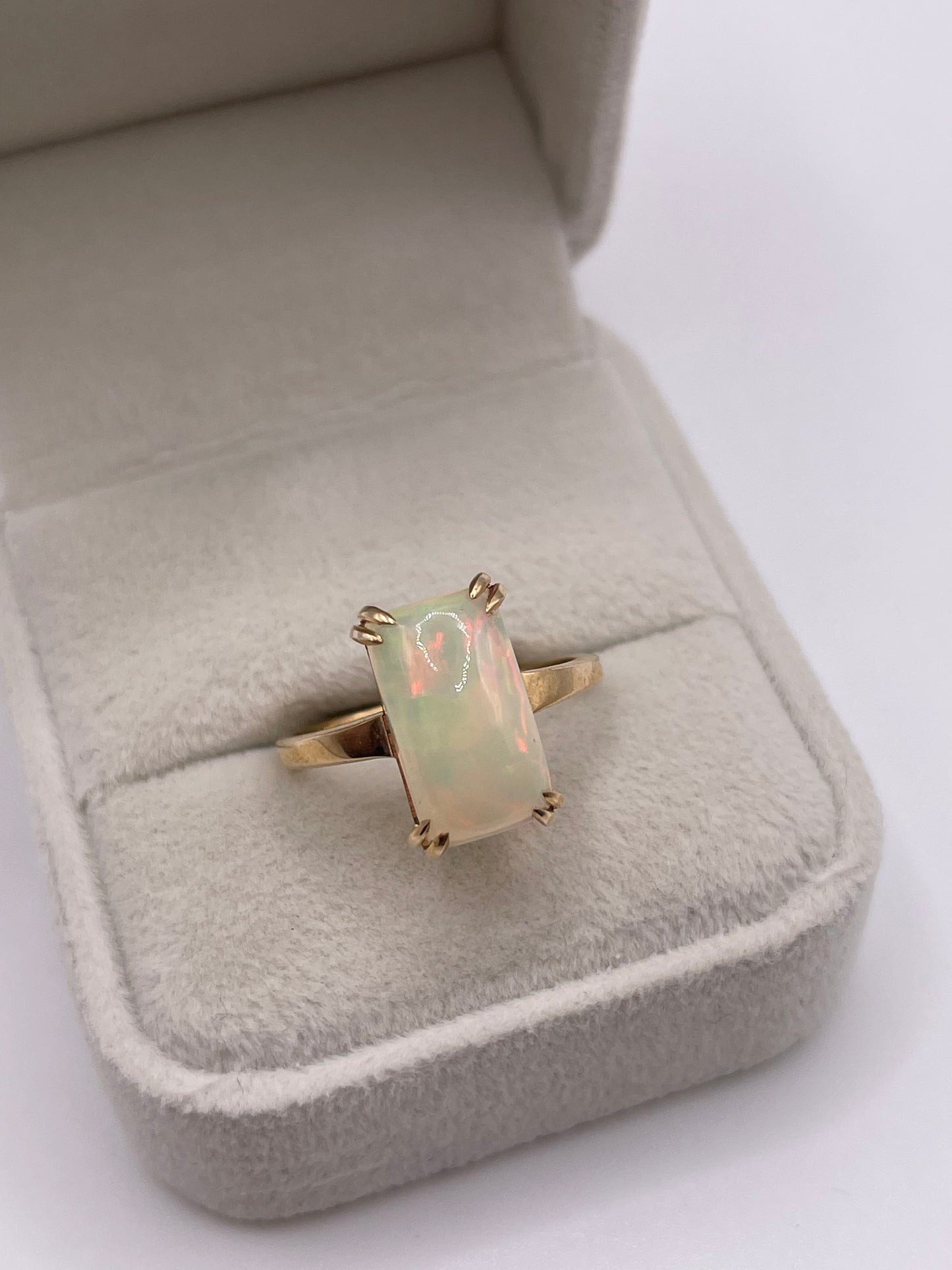 9ct gold opal ring
