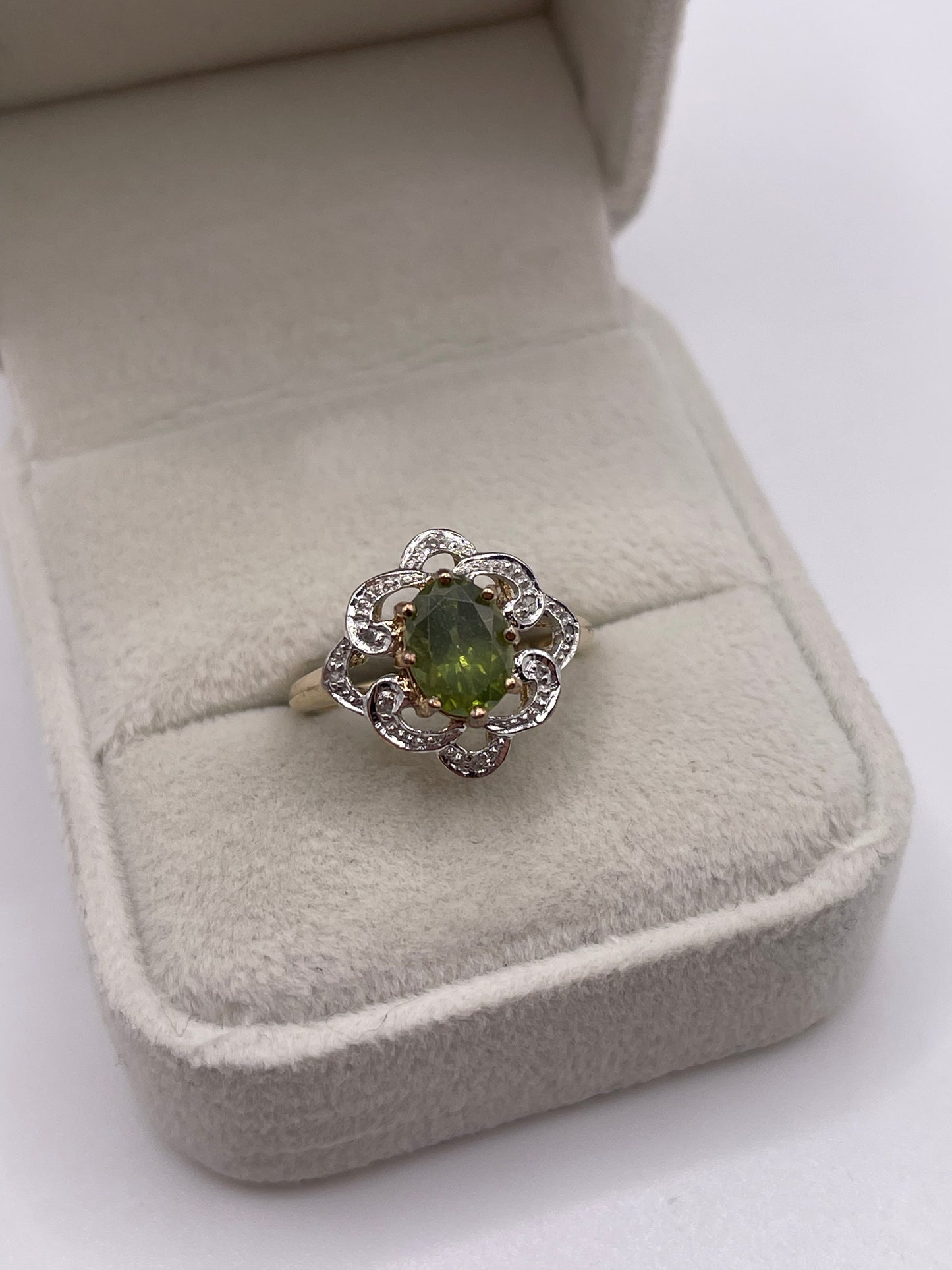 9ct gold quartz and diamond ring