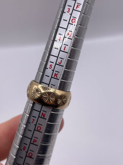 9ct gold patterned band