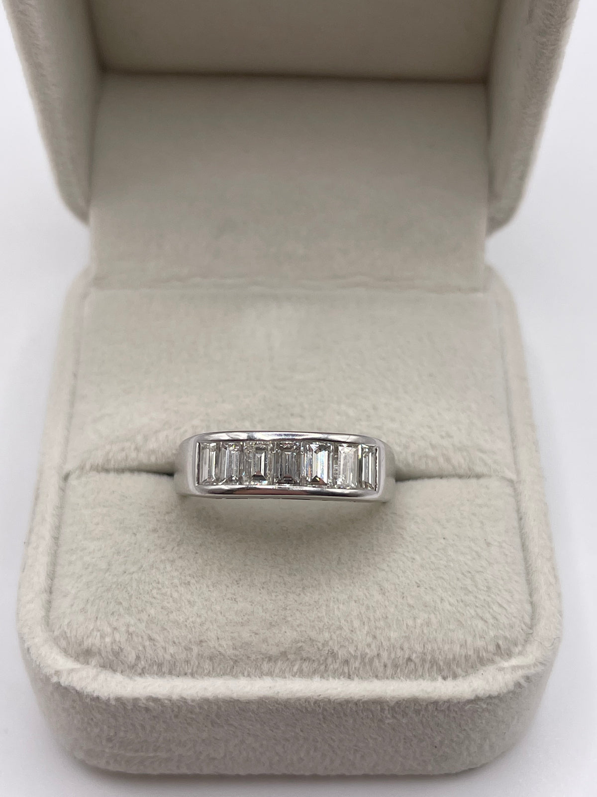 18ct white gold 1.43ct diamond ring