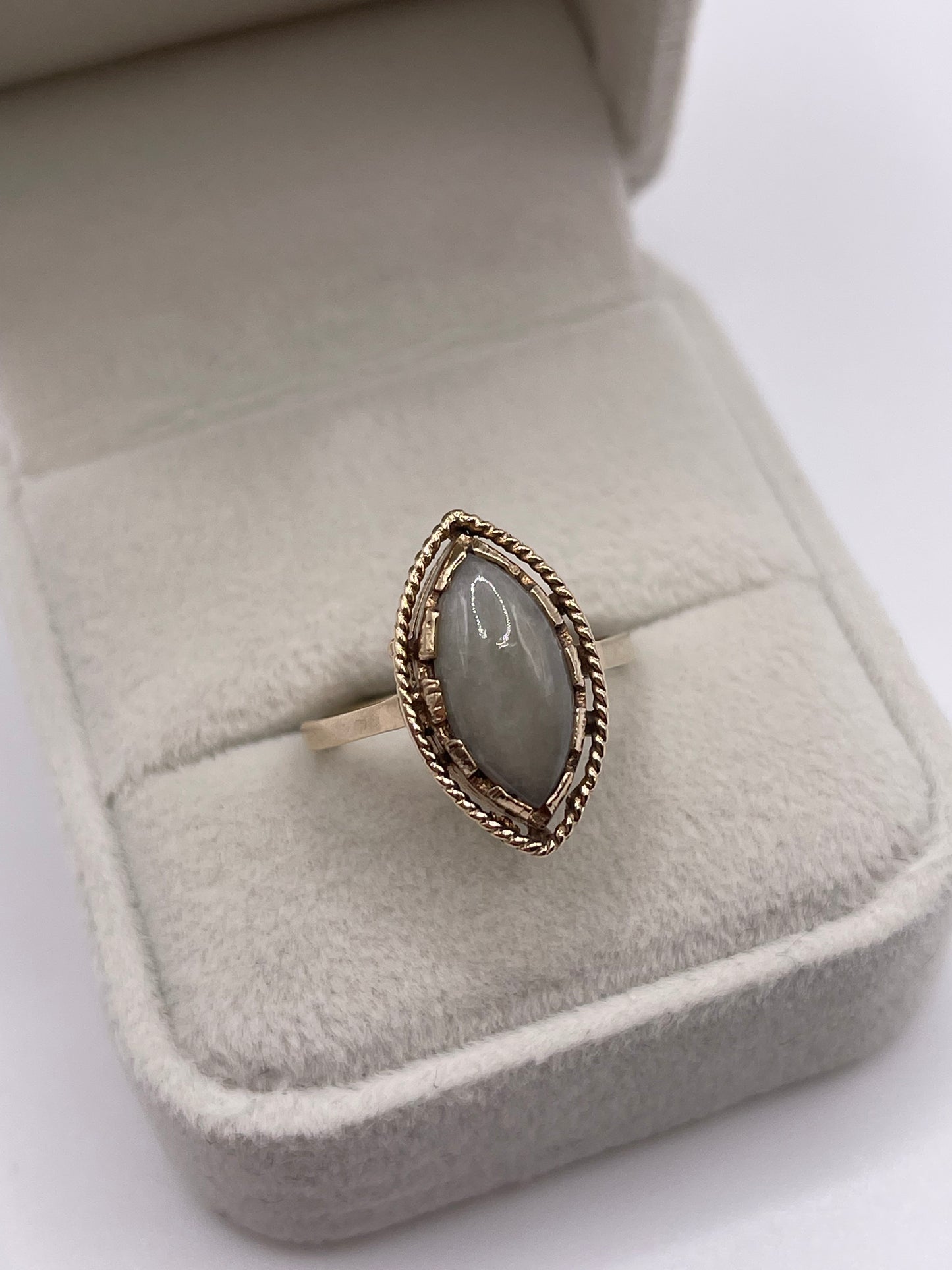 9ct gold jade ring