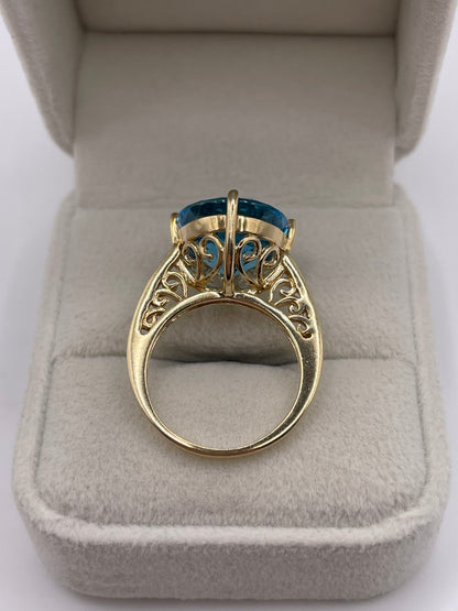 Heavy 9ct gold blue topaz ring