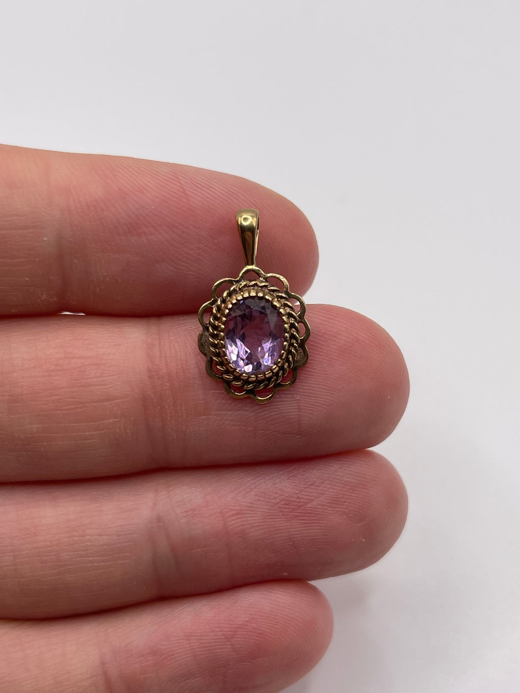 9ct gold amethyst pendant