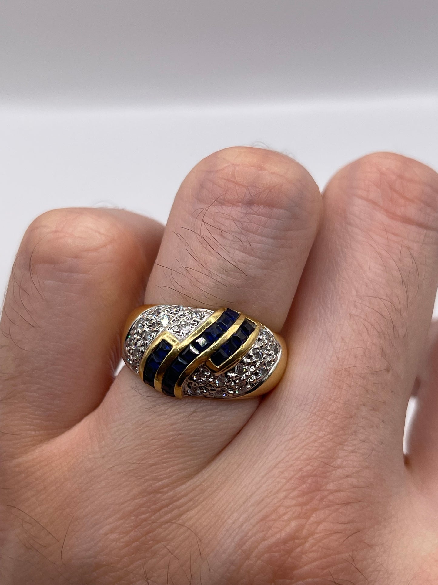 18ct gold sapphire and diamond ring