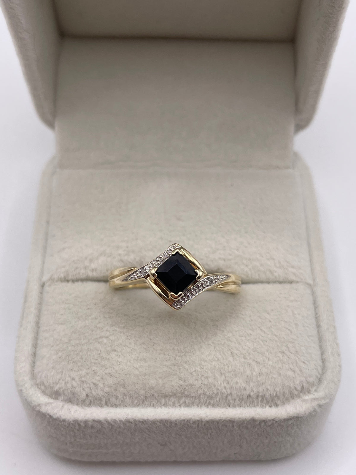 9ct gold sapphire and diamond ring