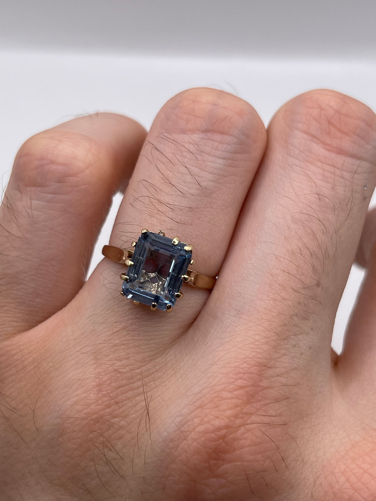 9ct gold synthetic spinel ring
