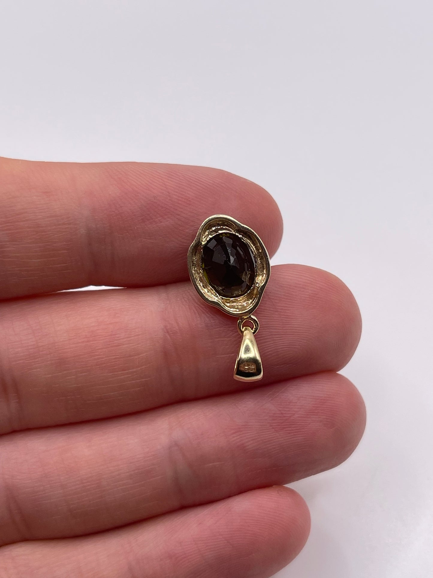 9ct gold tourmaline pendant