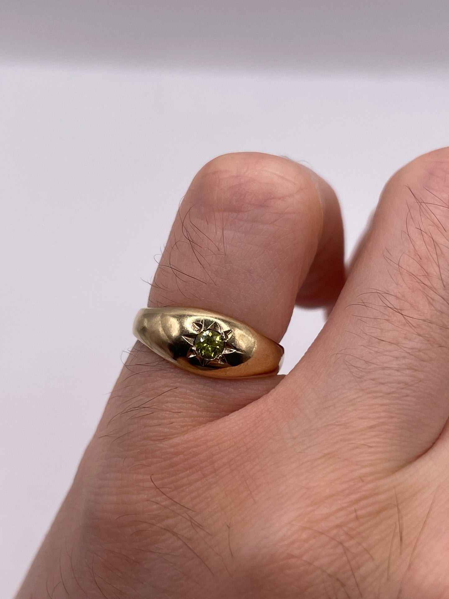 9ct gold peridot gypsy ring