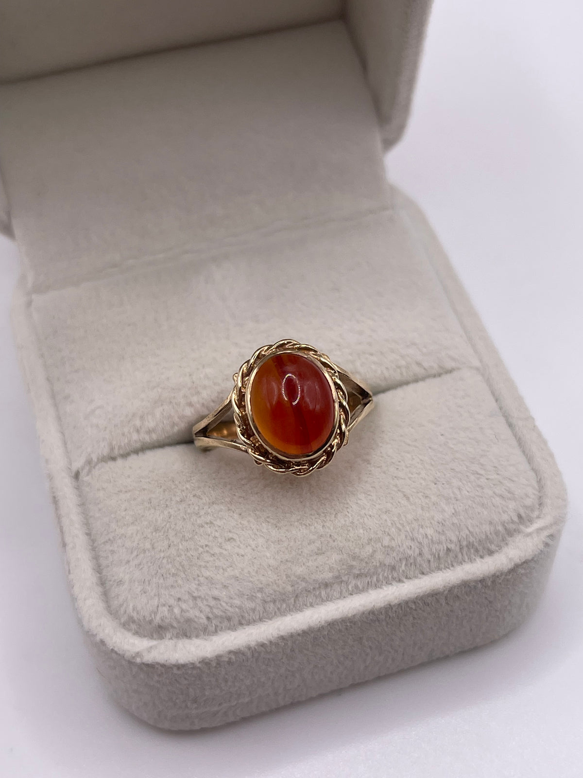 9ct gold agate ring