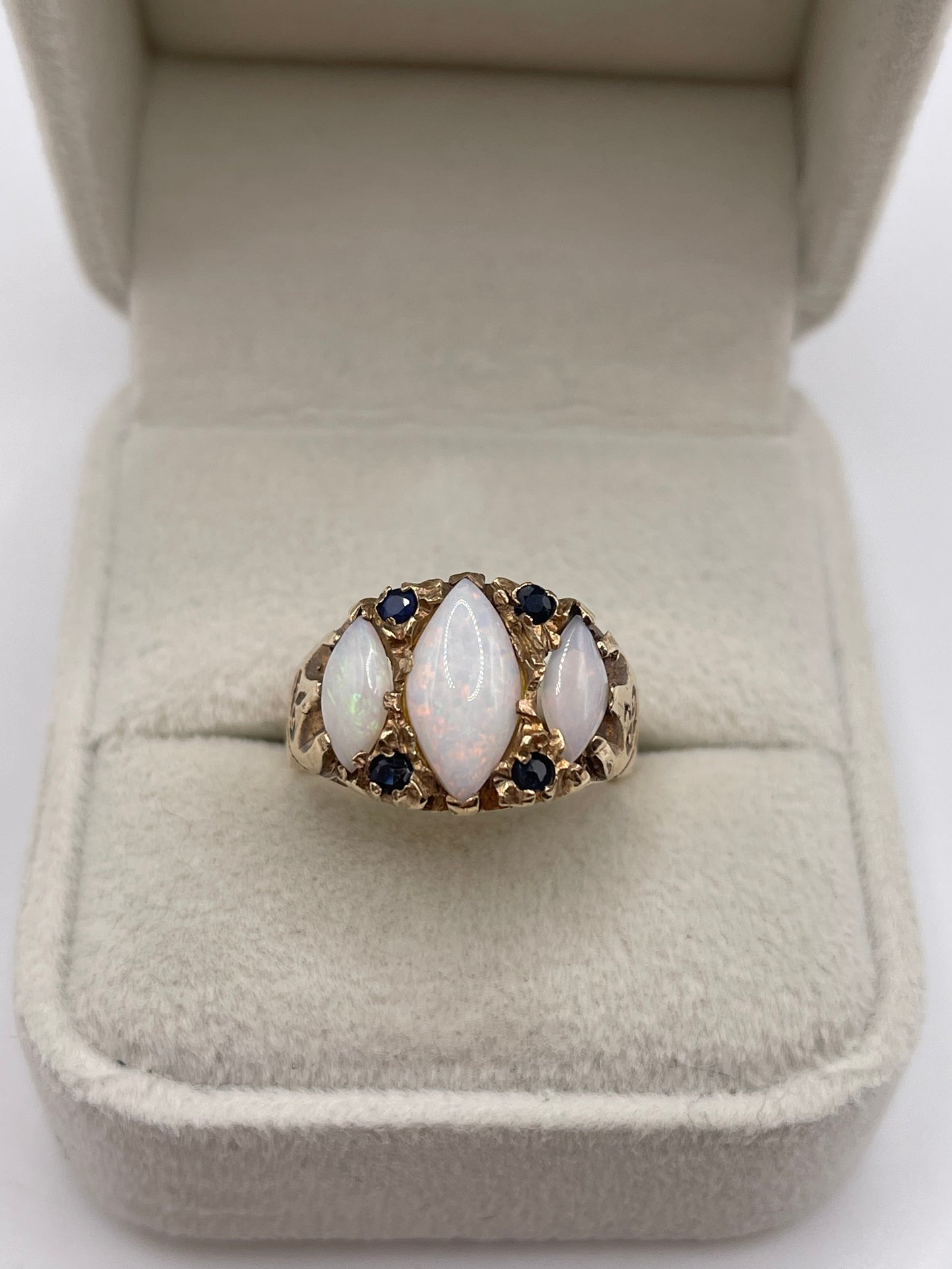 9ct gold opal and sapphire ring