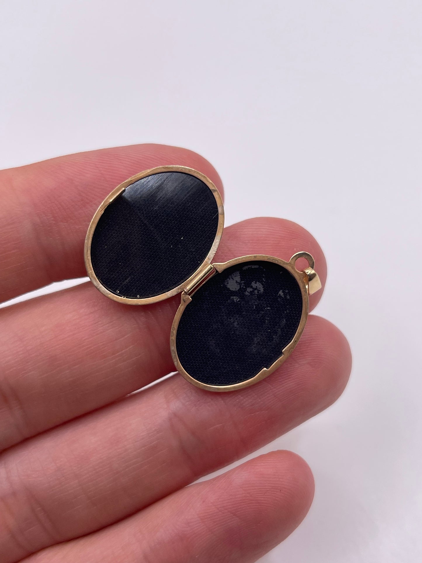 9ct gold locket pendant