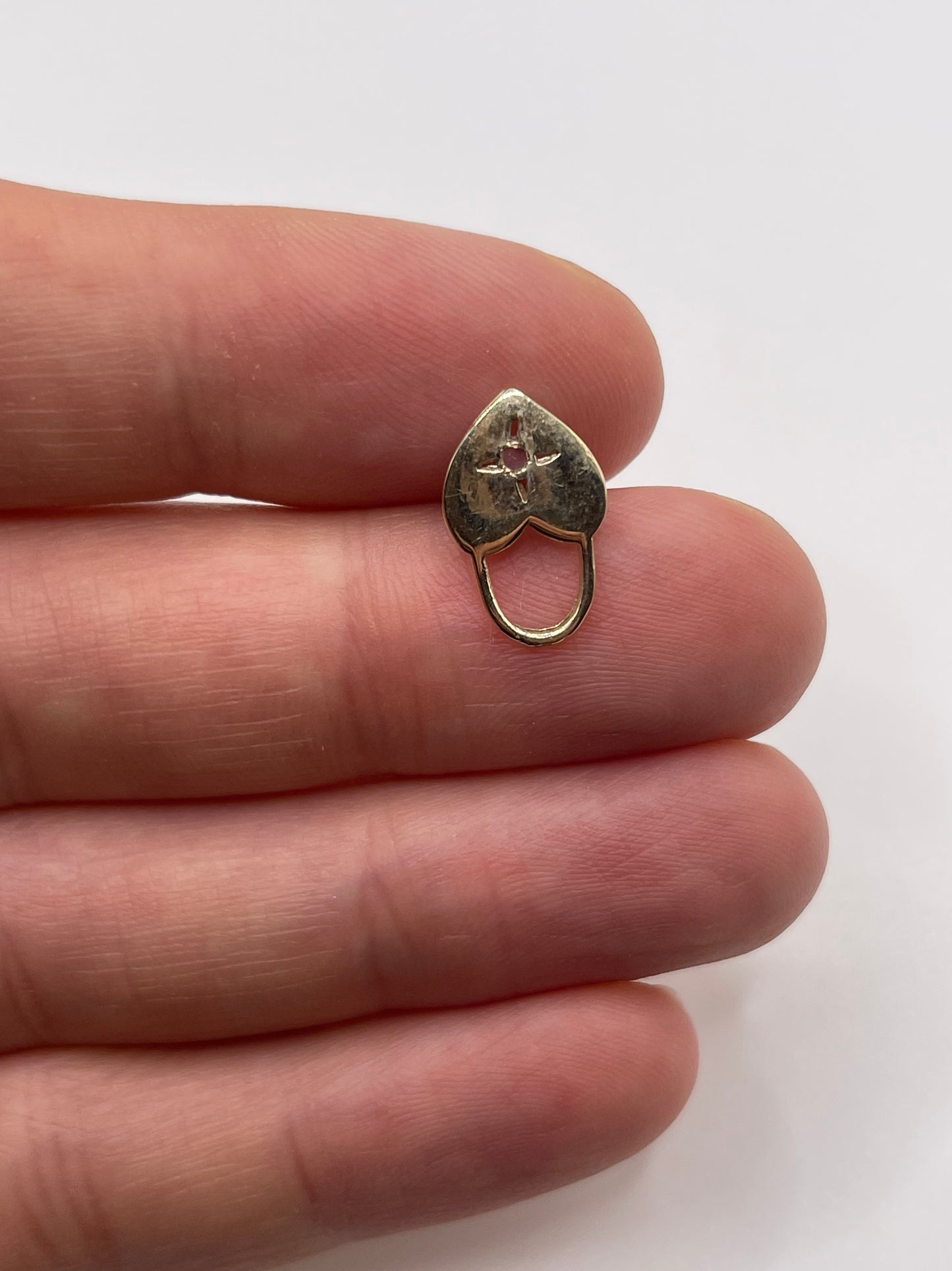 9ct gold moonstone heart pendant