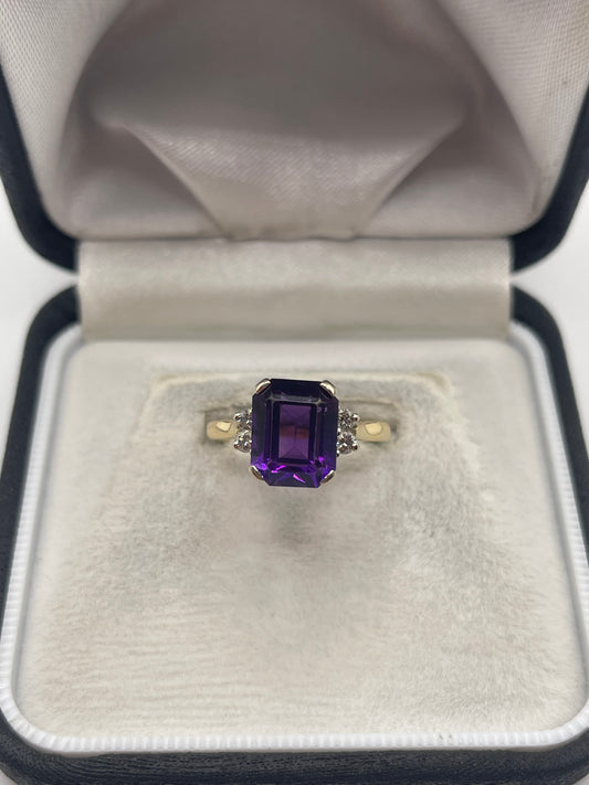 18ct gold amethyst and diamond ring