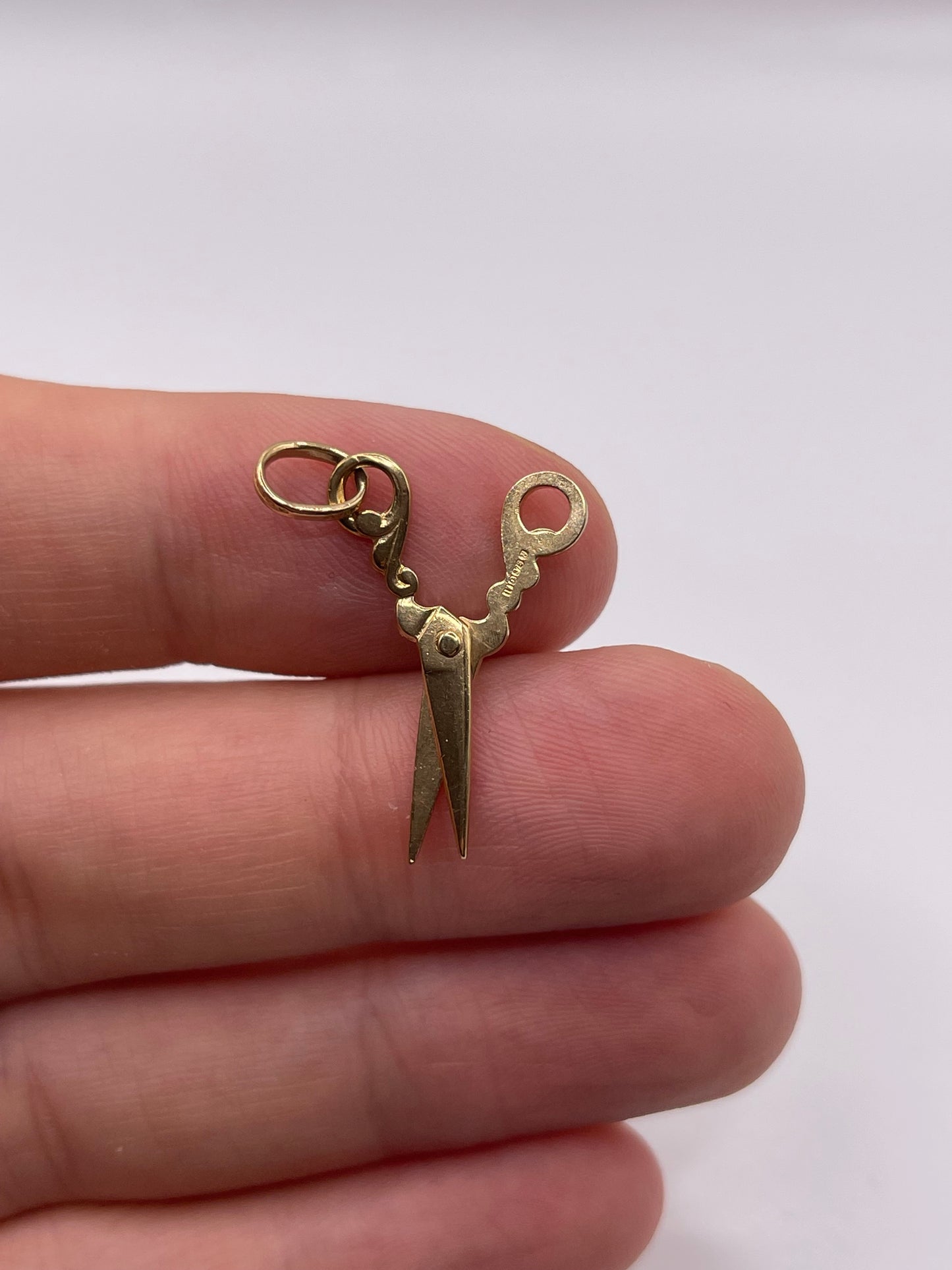 9ct gold scissors charm