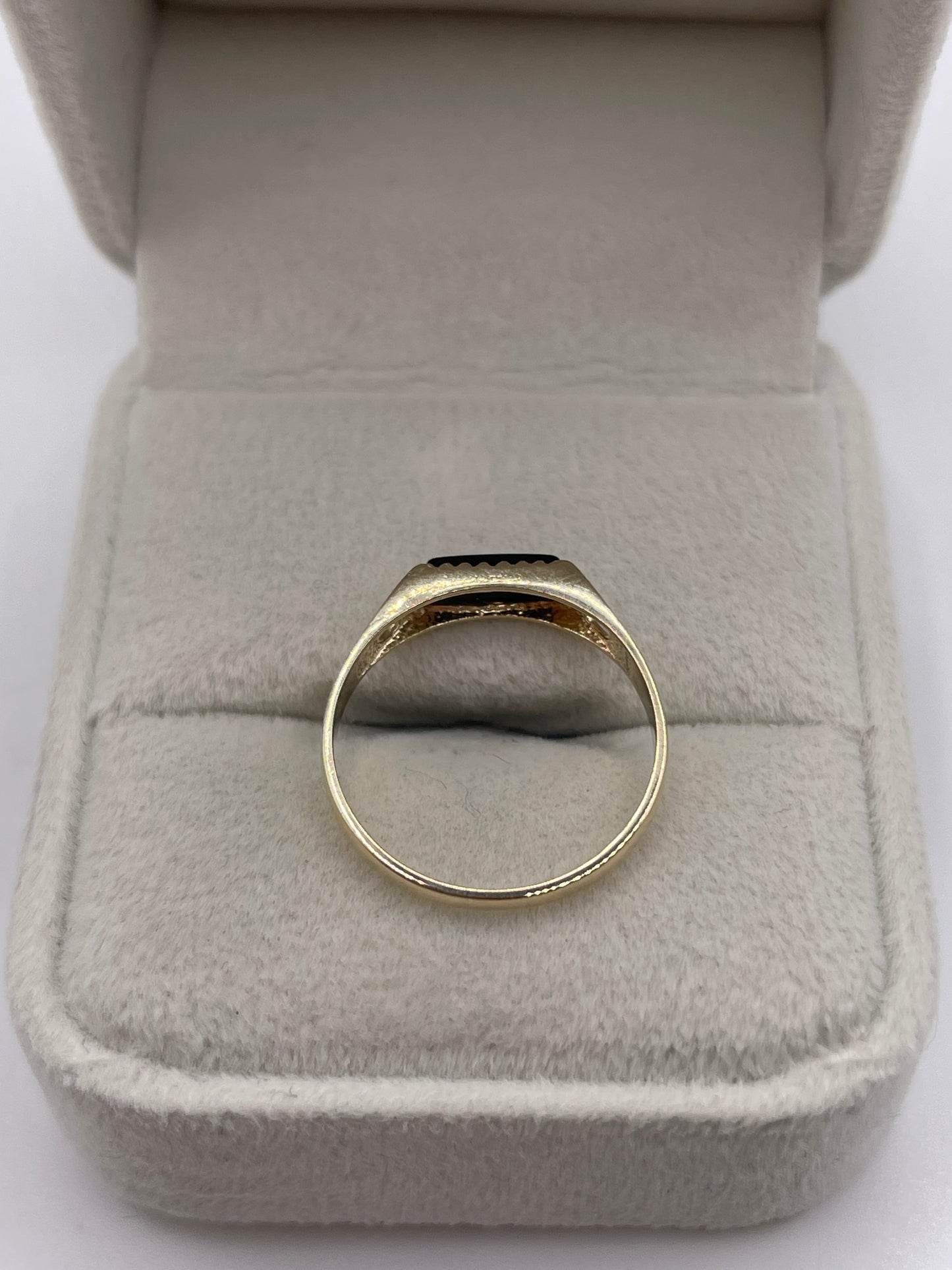 9ct gold onyx ring