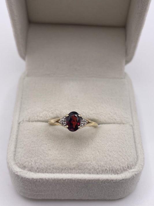 9ct gold garnet and diamond ring