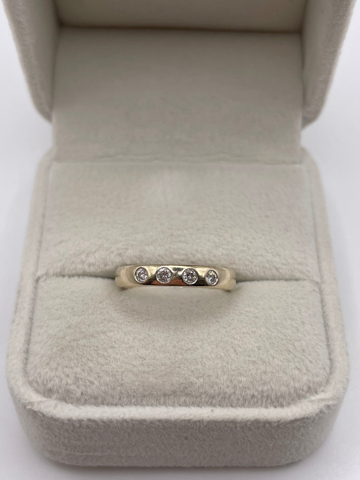 18ct white gold diamond ring