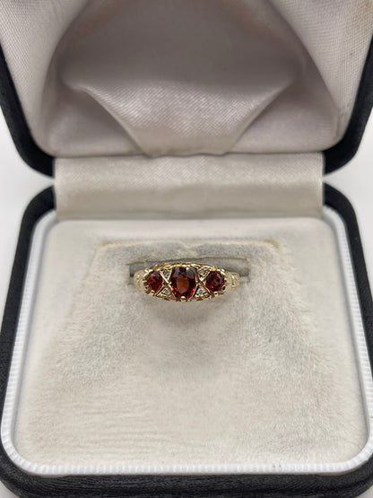 9ct gold garnet and diamond ring
