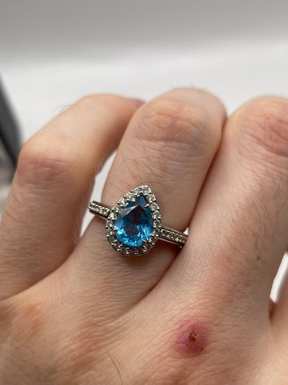 18ct white gold topaz and diamond ring