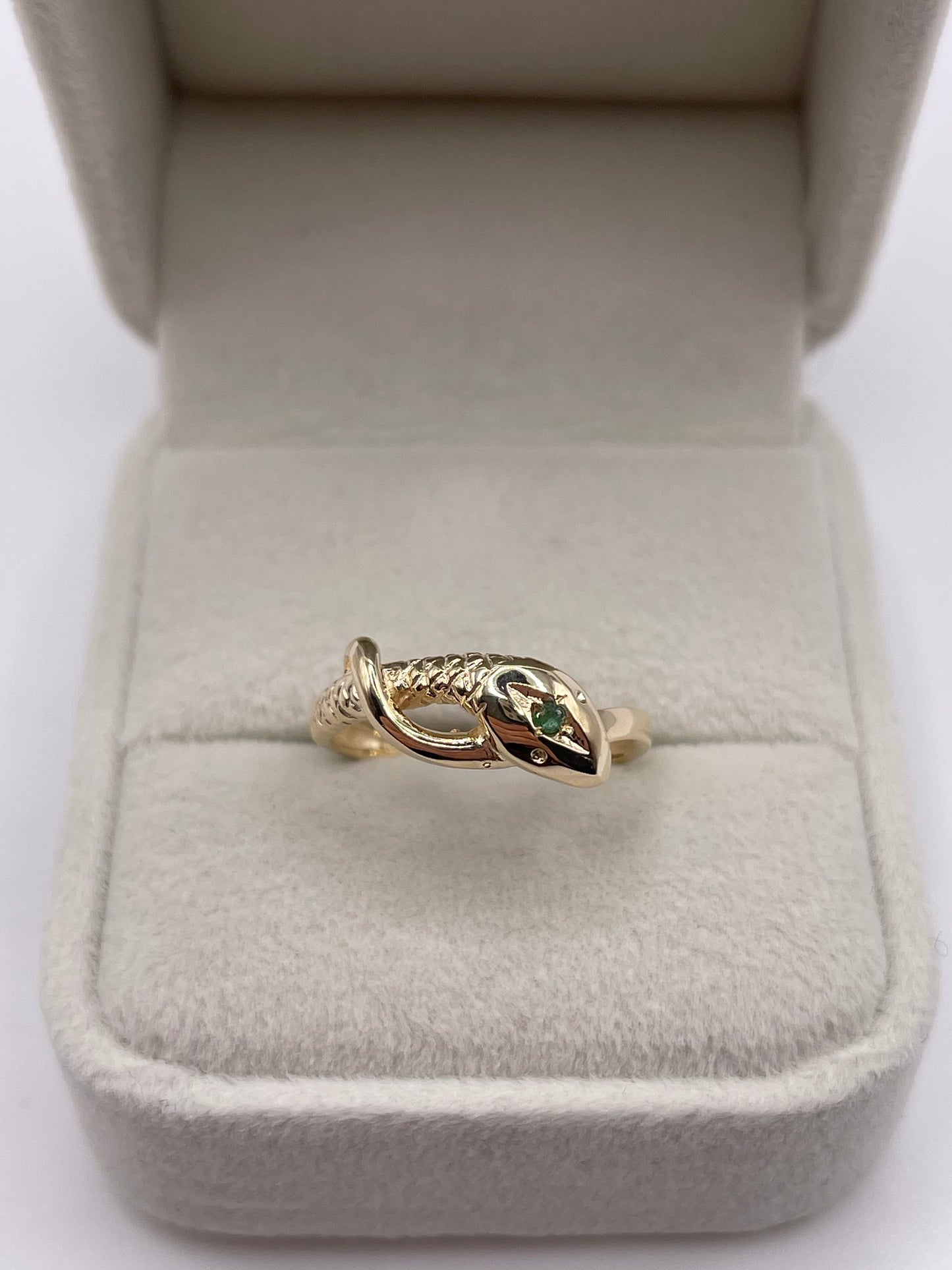 9ct gold emerald snake ring