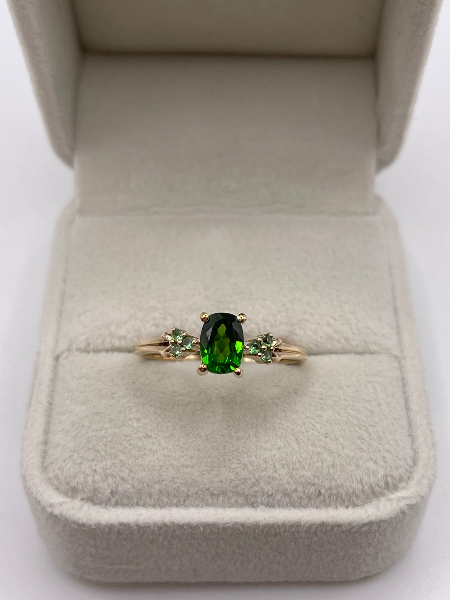 9ct gold diopside and garnet ring