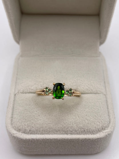9ct gold diopside and garnet ring