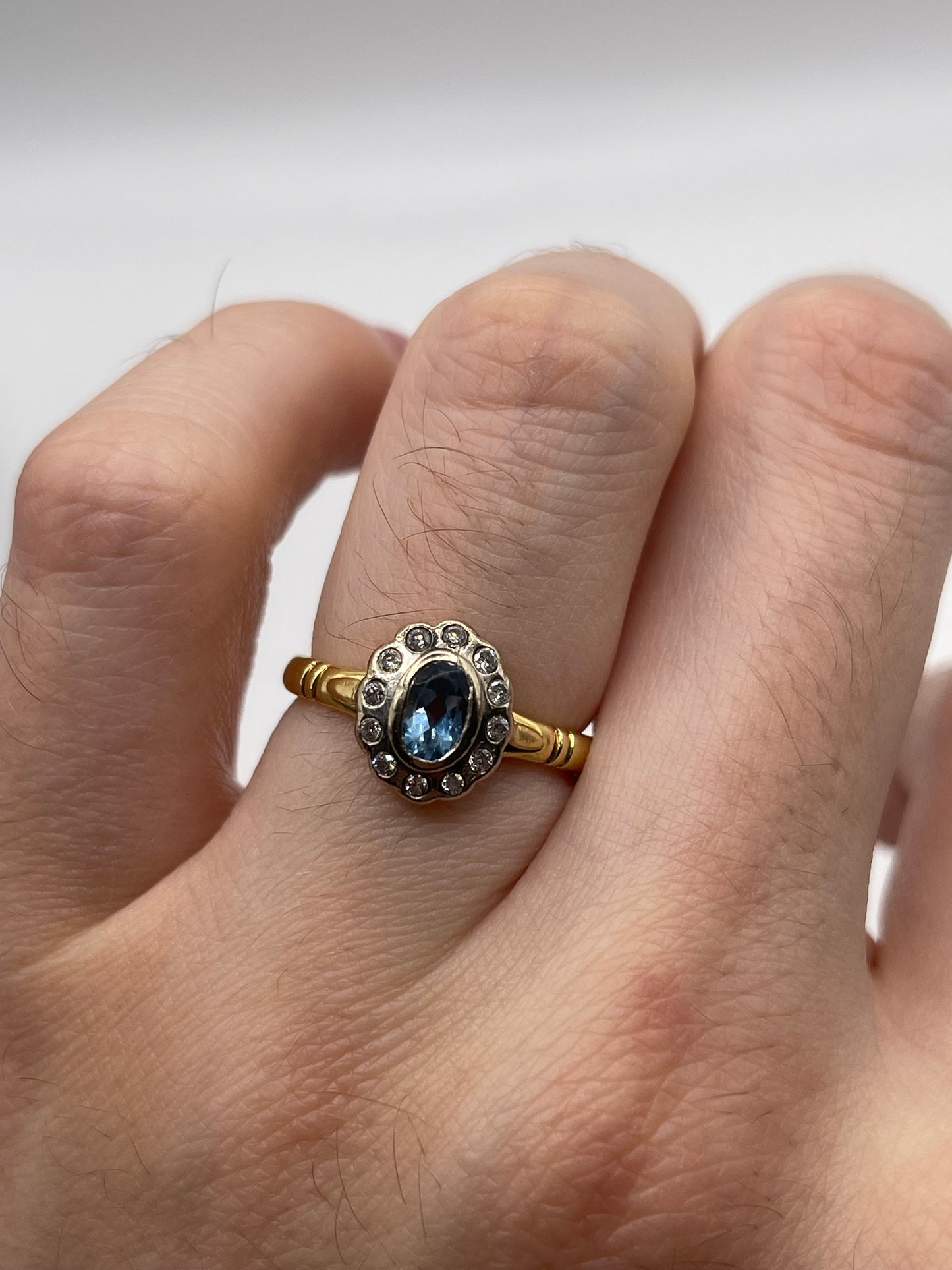 18ct gold aquamarine and diamond ring