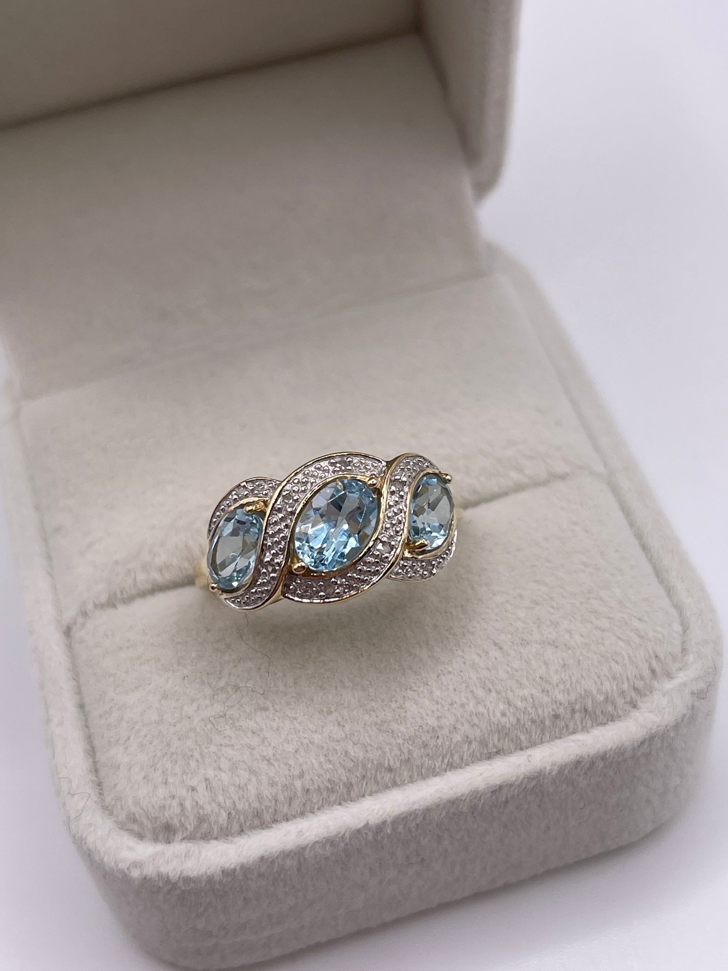 9ct gold topaz and diamond ring
