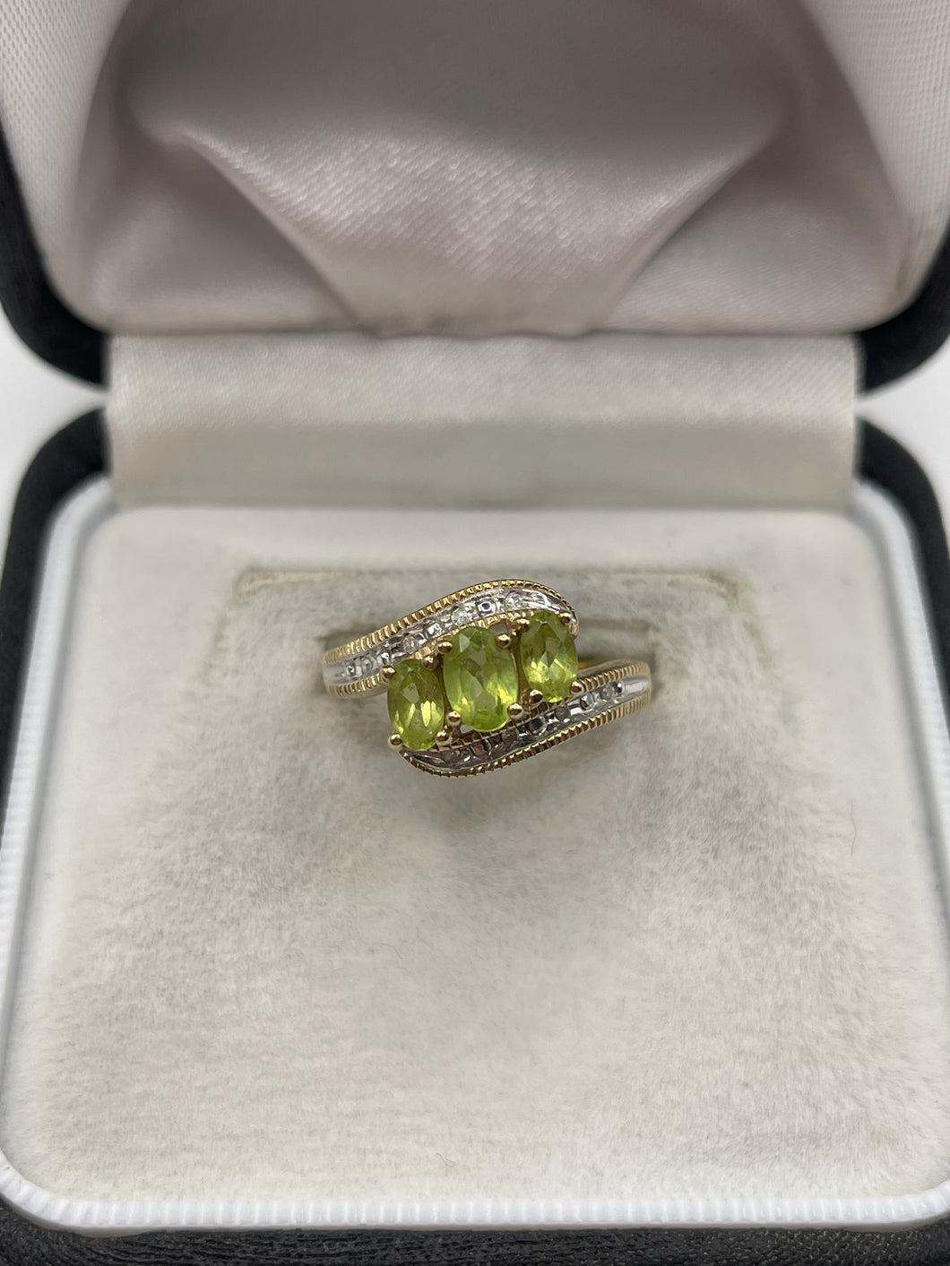 9ct gold peridot and diamond ring