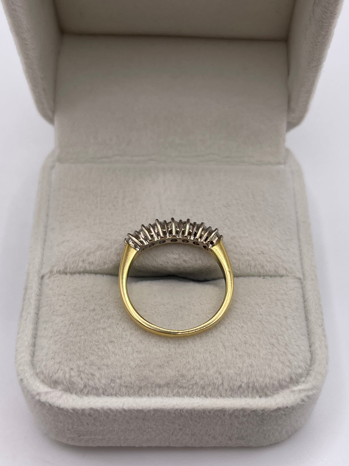18ct gold 33 point diamond ring