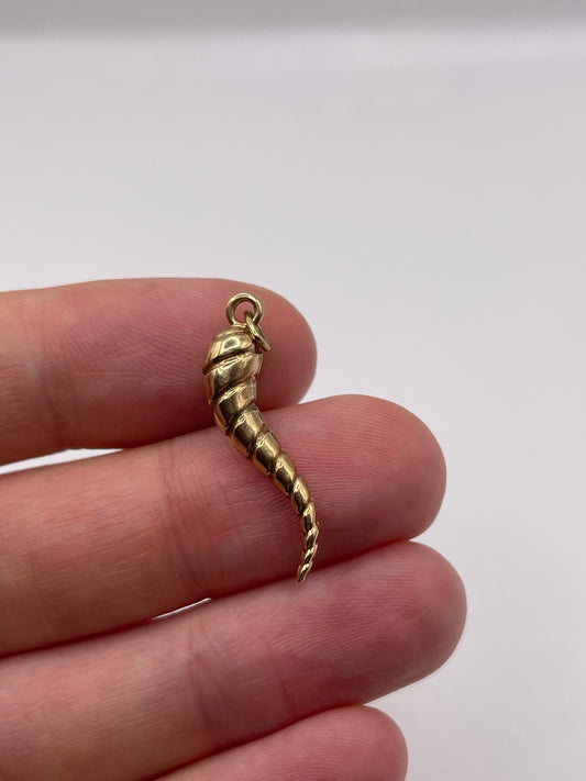 9ct gold horn of plenty pendant