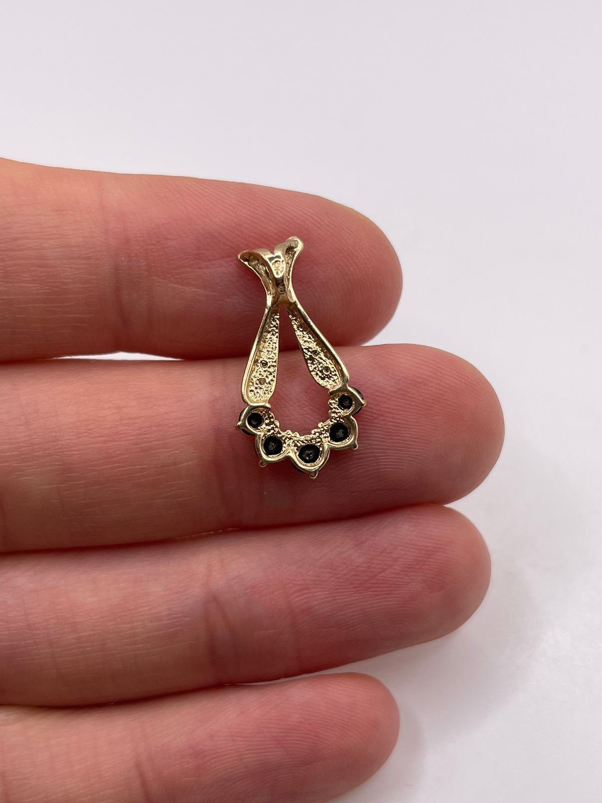 9ct gold sapphire and diamond pendant
