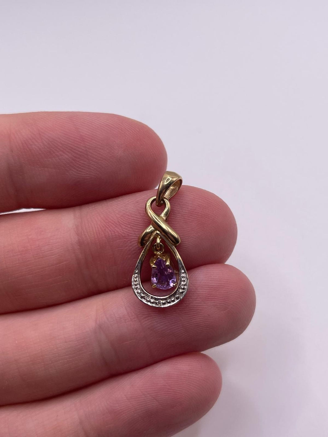 9ct gold amethyst and diamond pendant