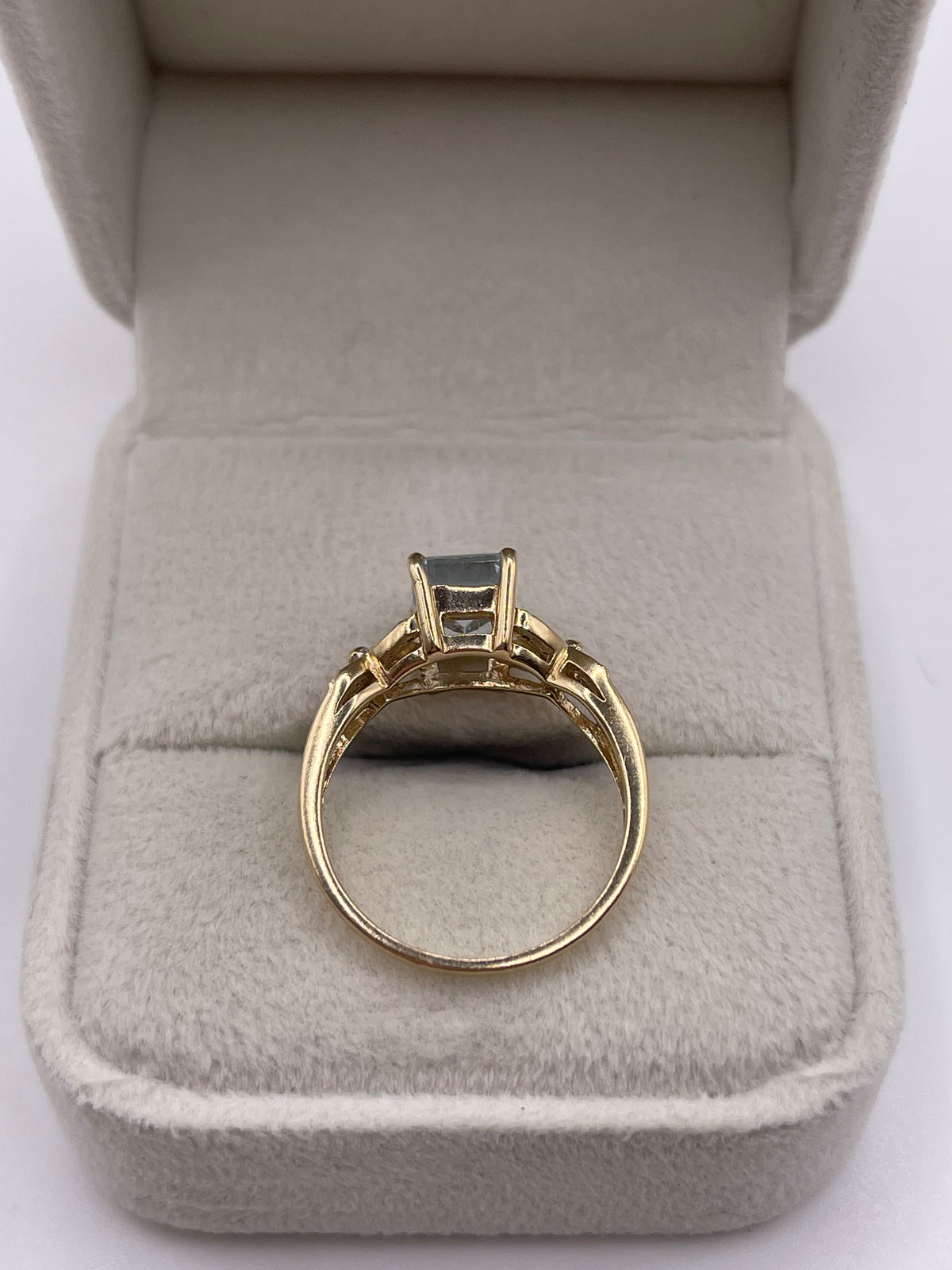 9ct gold aquamarine and diamond ring