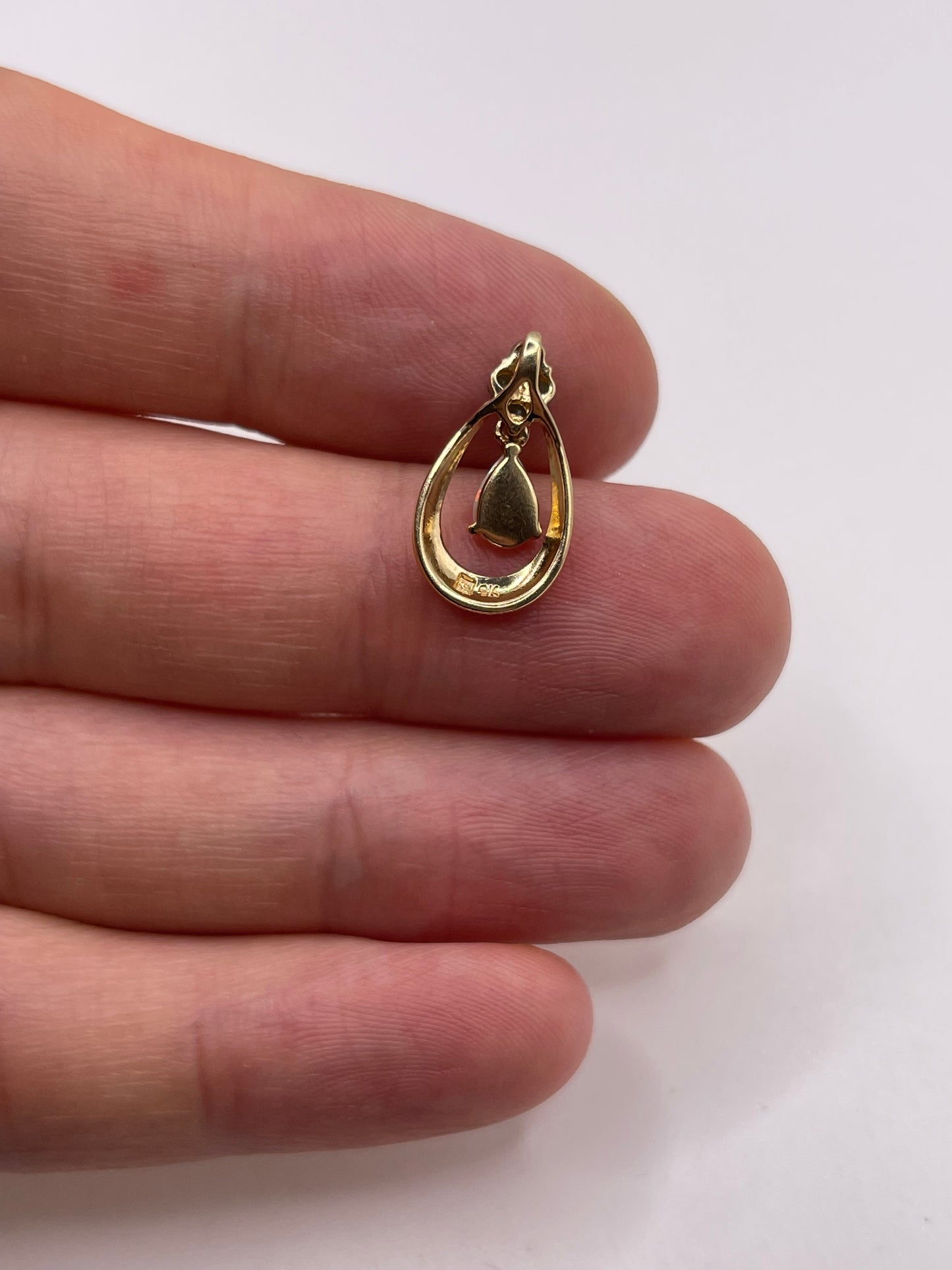 9ct gold opal and emerald pendant