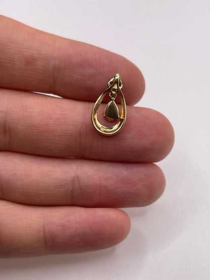 9ct gold opal and emerald pendant