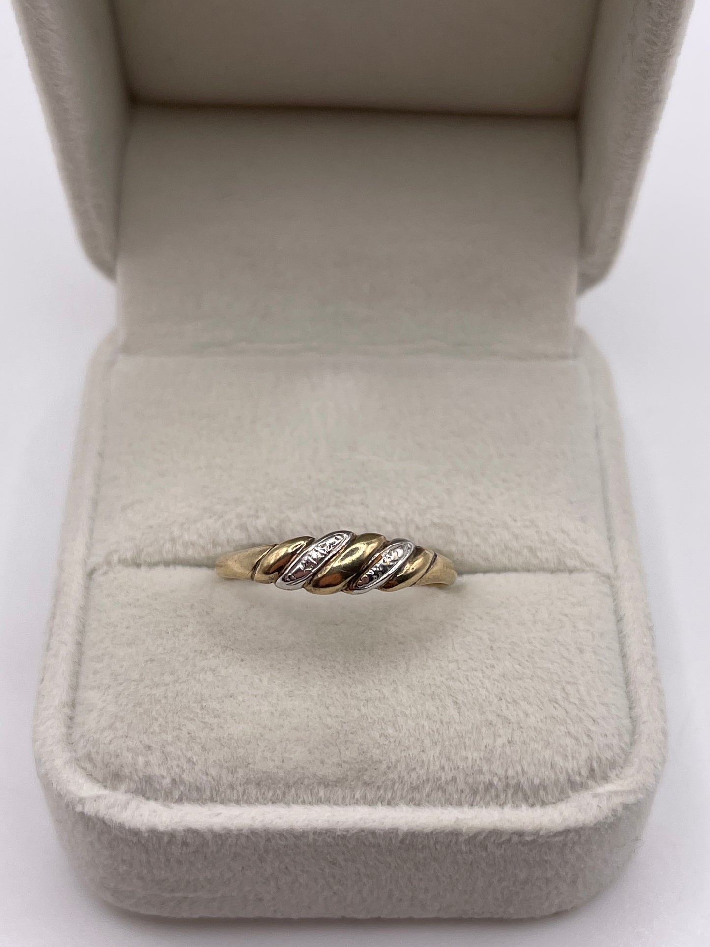 9ct gold croissant ring