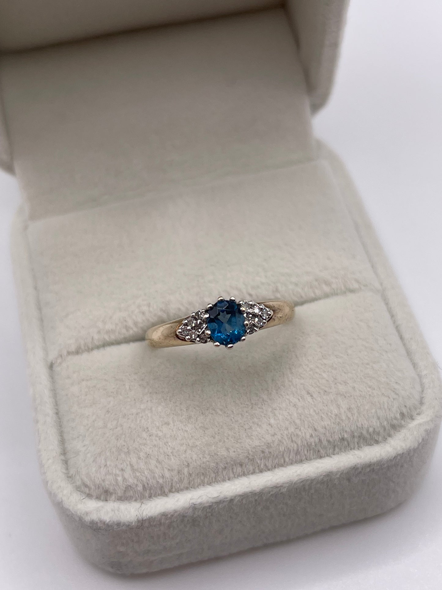 9ct gold topaz and diamond ring