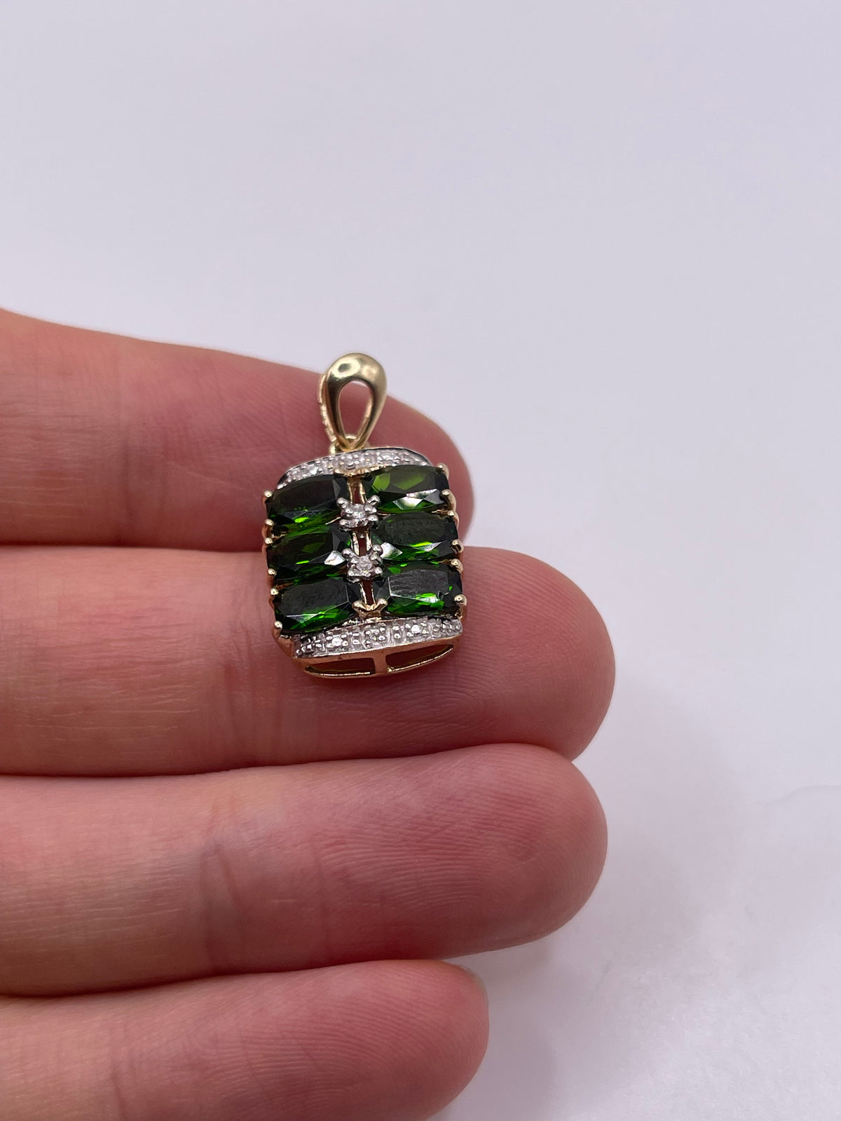 9ct gold diopside and diamond pendant