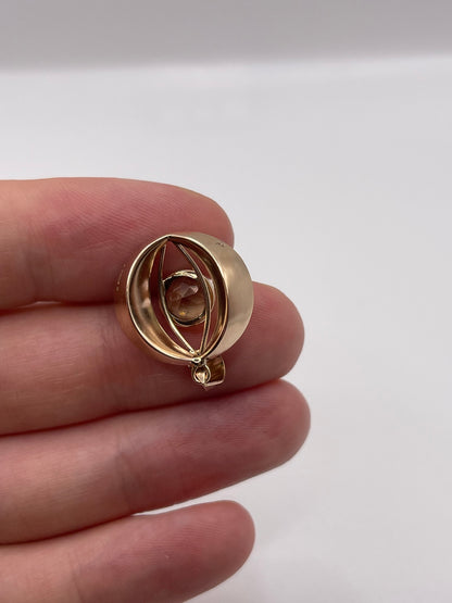 9ct gold quartz pendant
