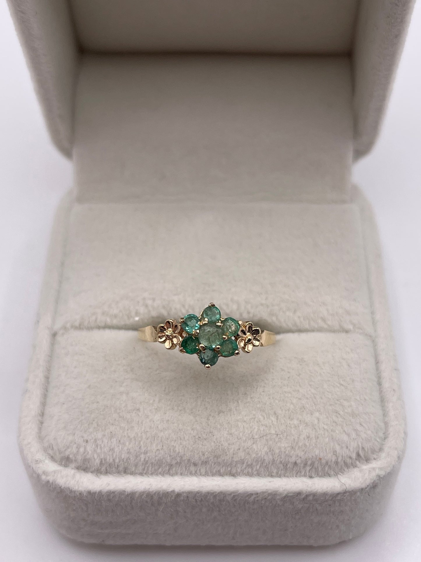 9ct gold emerald cluster ring