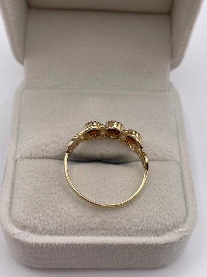 9ct gold garnet ring