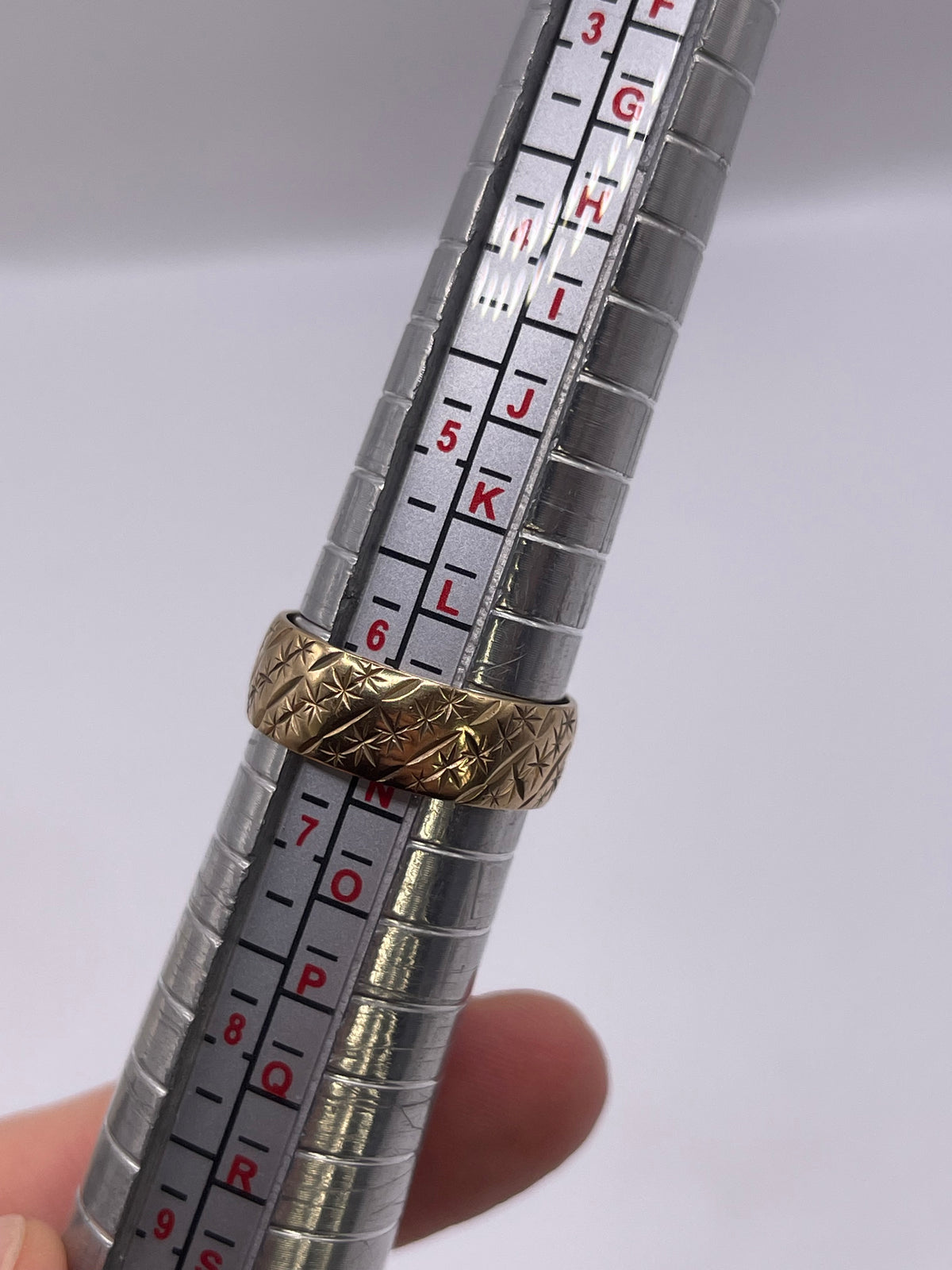 9ct gold patterned band