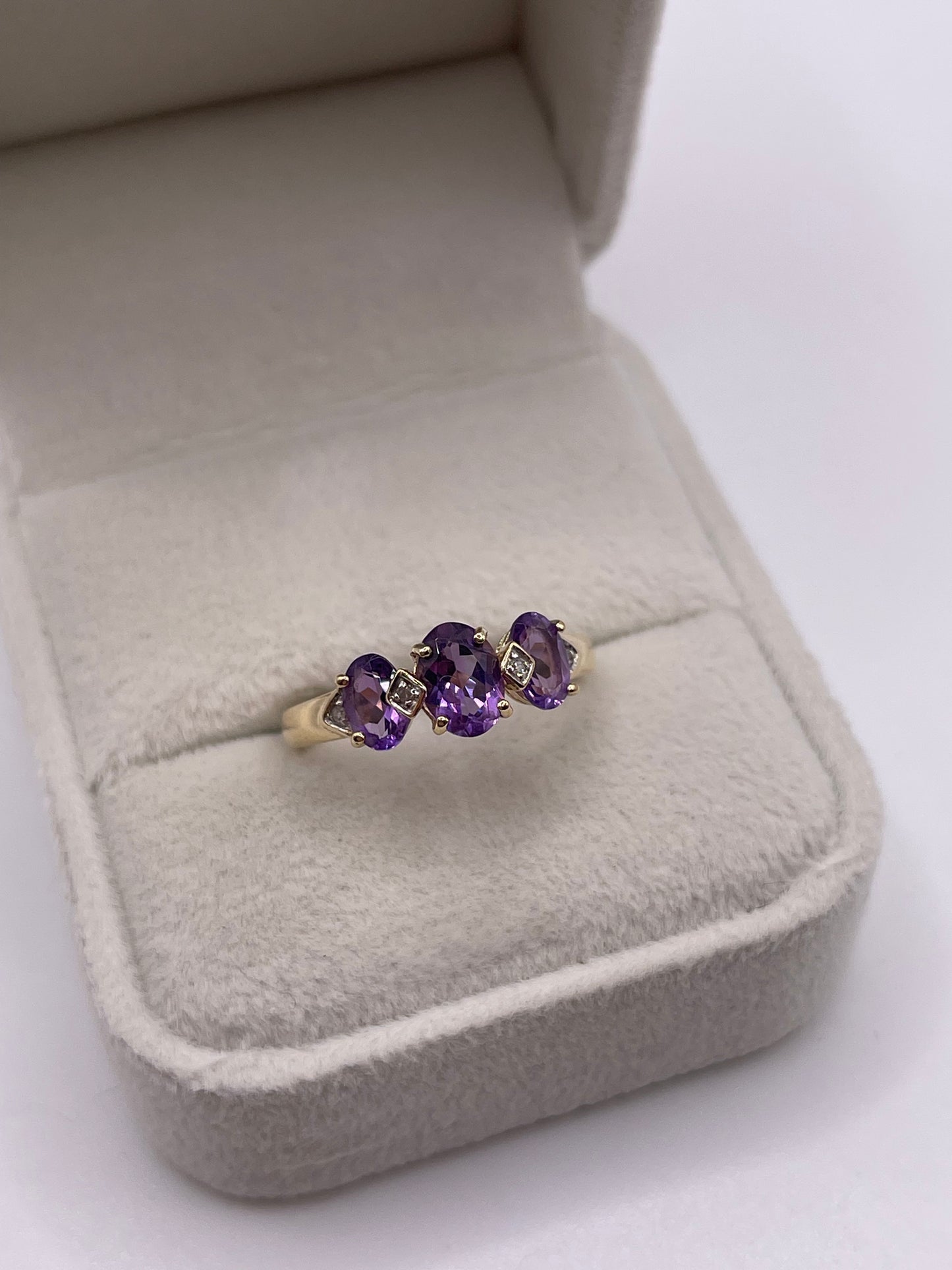 9ct gold amethyst and diamond ring
