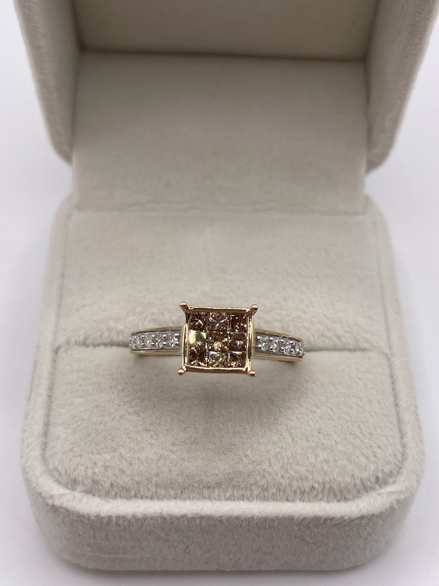 9ct gold diamond cluster ring